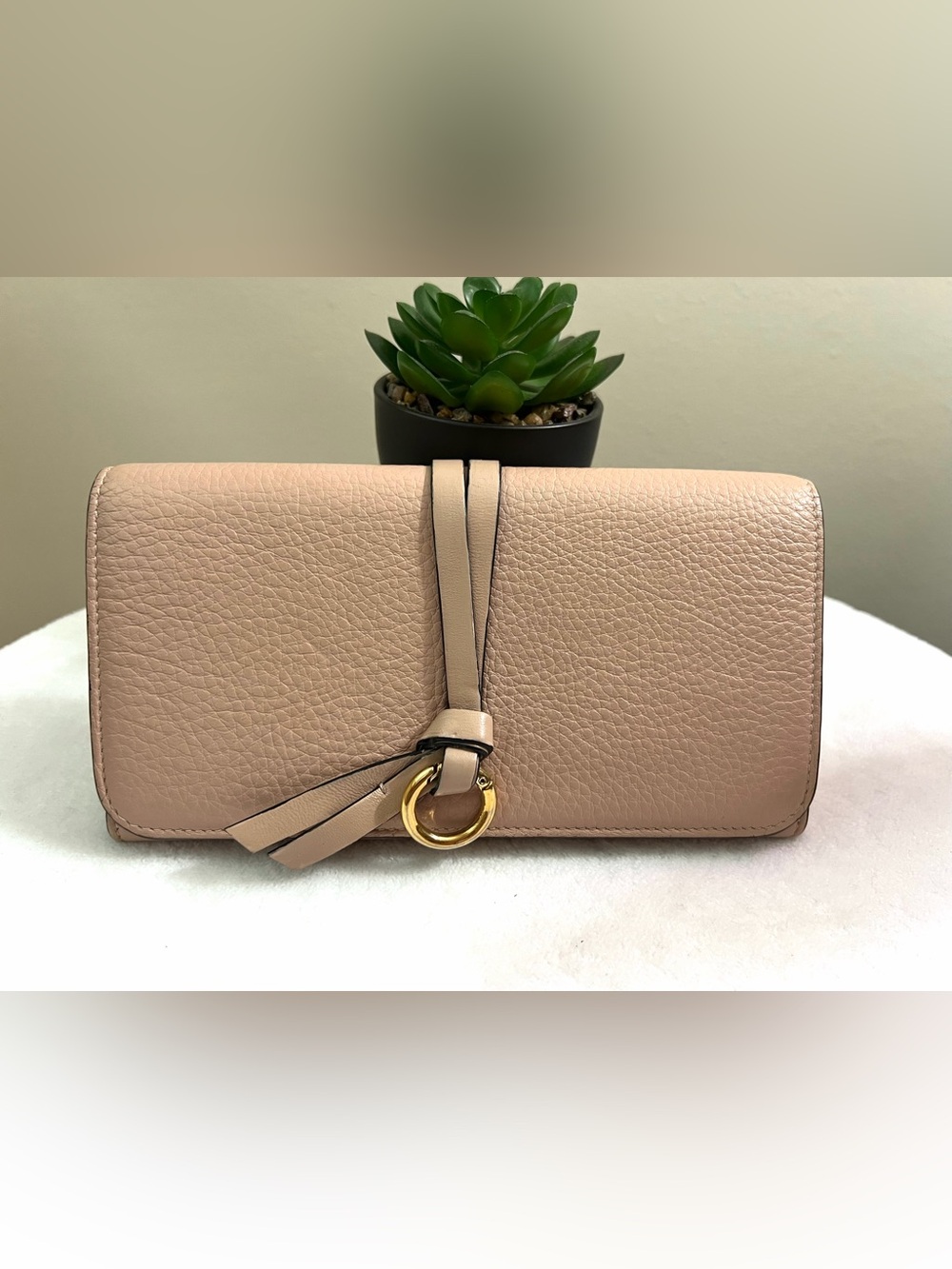 👝Chloe bi-fold wallet in beige✨